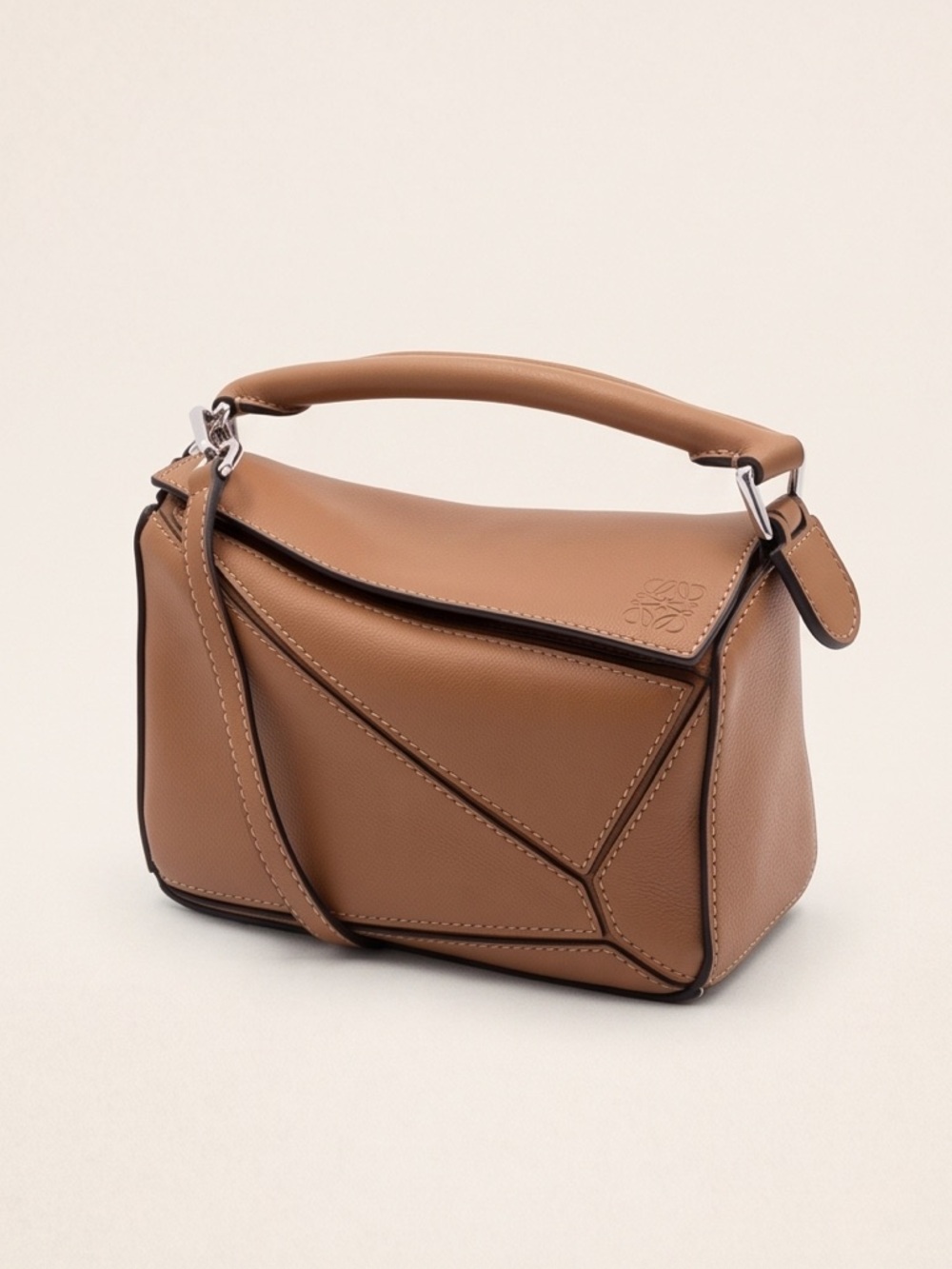 โSOLDโLoewe Puzzle Mini Shoulder Bag in Tan Leather - Picture 2 of 16